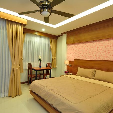 Green Harbor Hotel & Service Apartment Patong Екстер'єр фото
