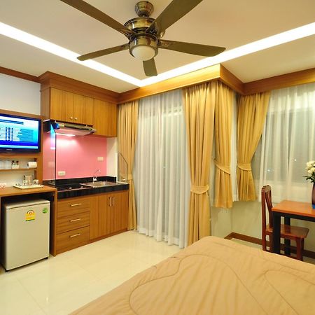 Green Harbor Hotel & Service Apartment Patong Екстер'єр фото
