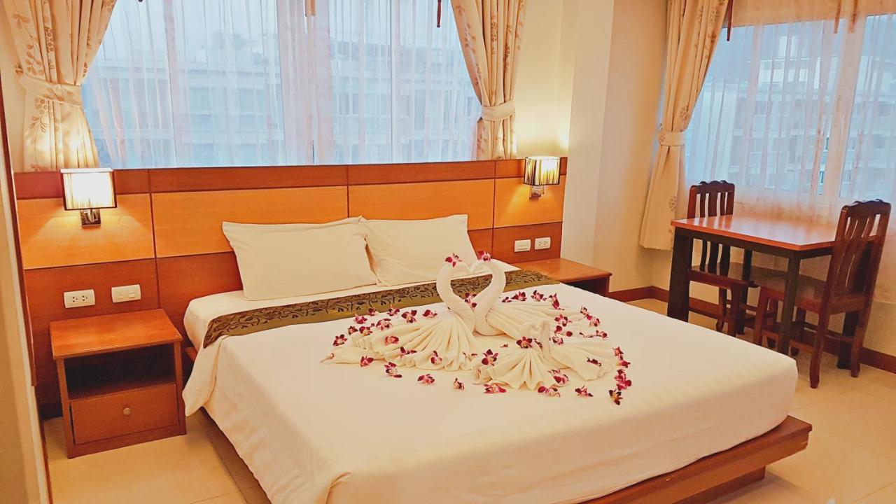 Green Harbor Hotel & Service Apartment Patong Екстер'єр фото