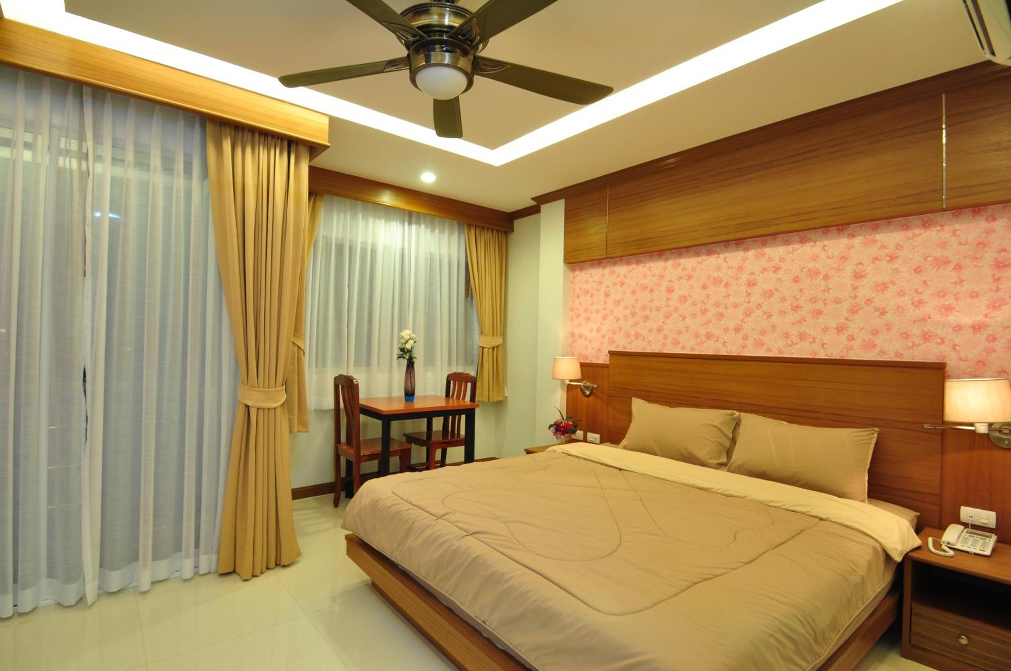 Green Harbor Hotel & Service Apartment Patong Екстер'єр фото