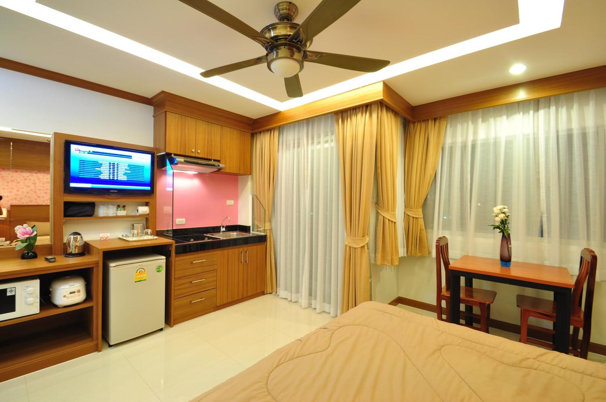 Green Harbor Hotel & Service Apartment Patong Екстер'єр фото
