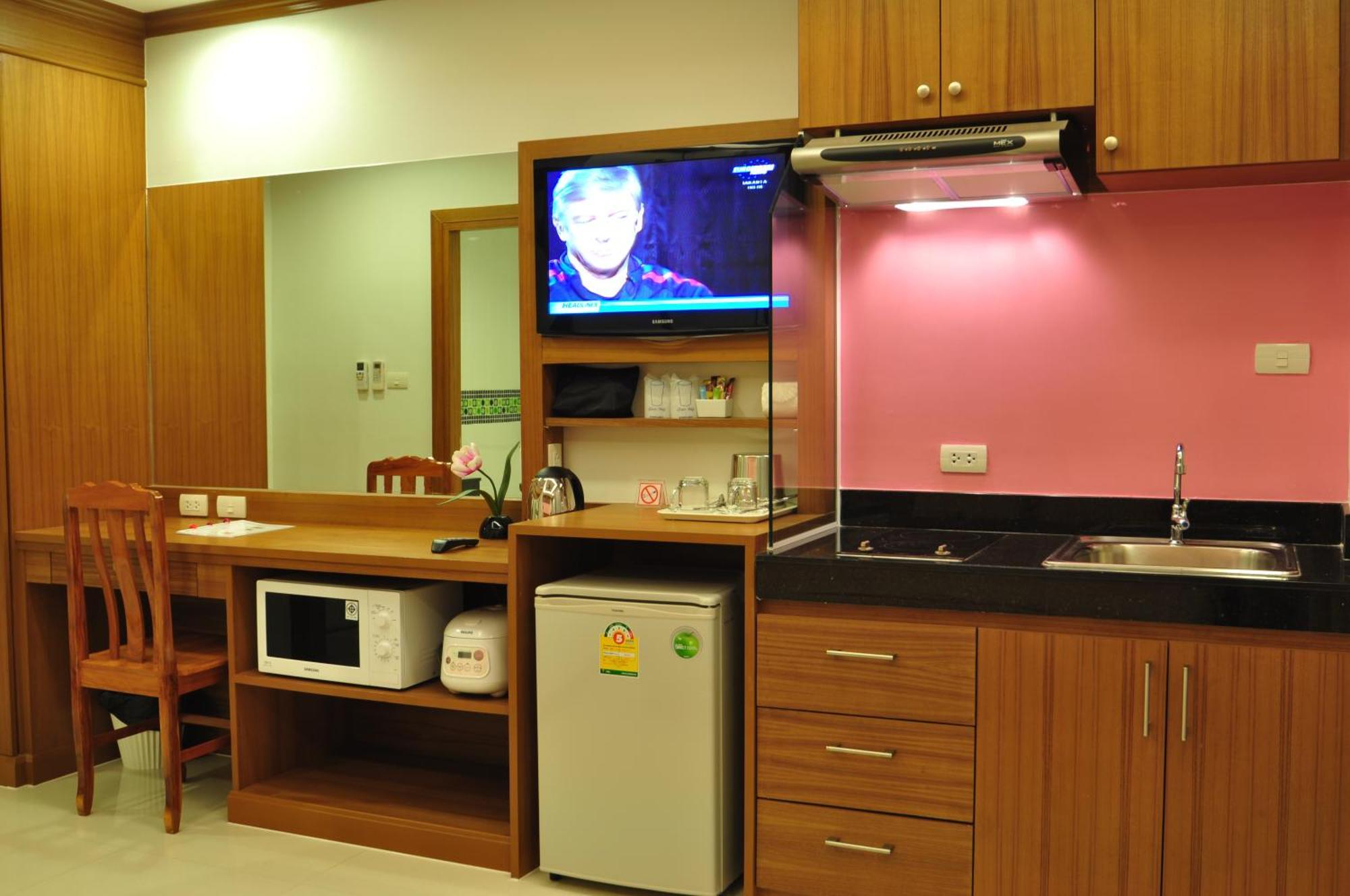 Green Harbor Hotel & Service Apartment Patong Екстер'єр фото
