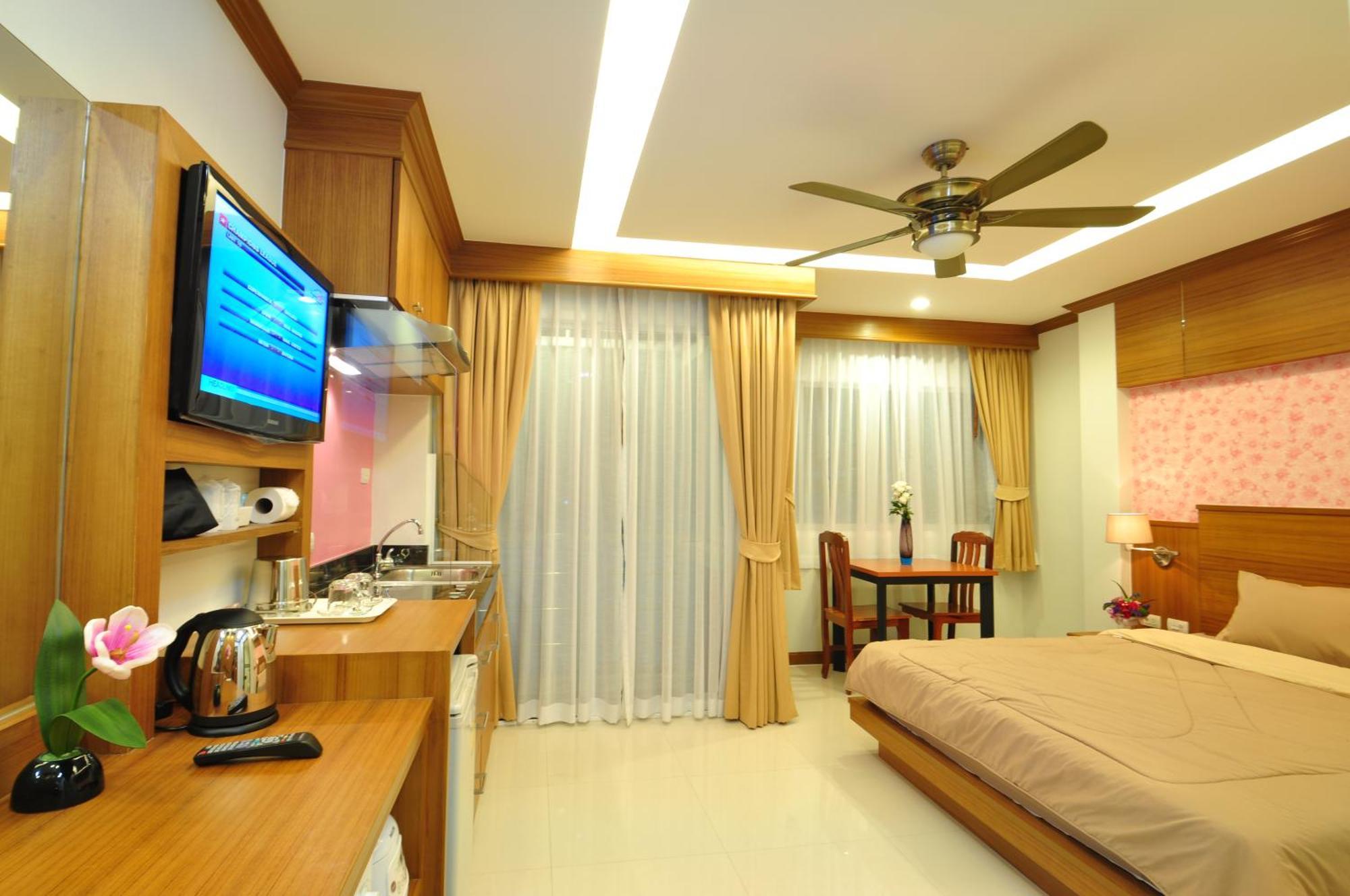 Green Harbor Hotel & Service Apartment Patong Екстер'єр фото