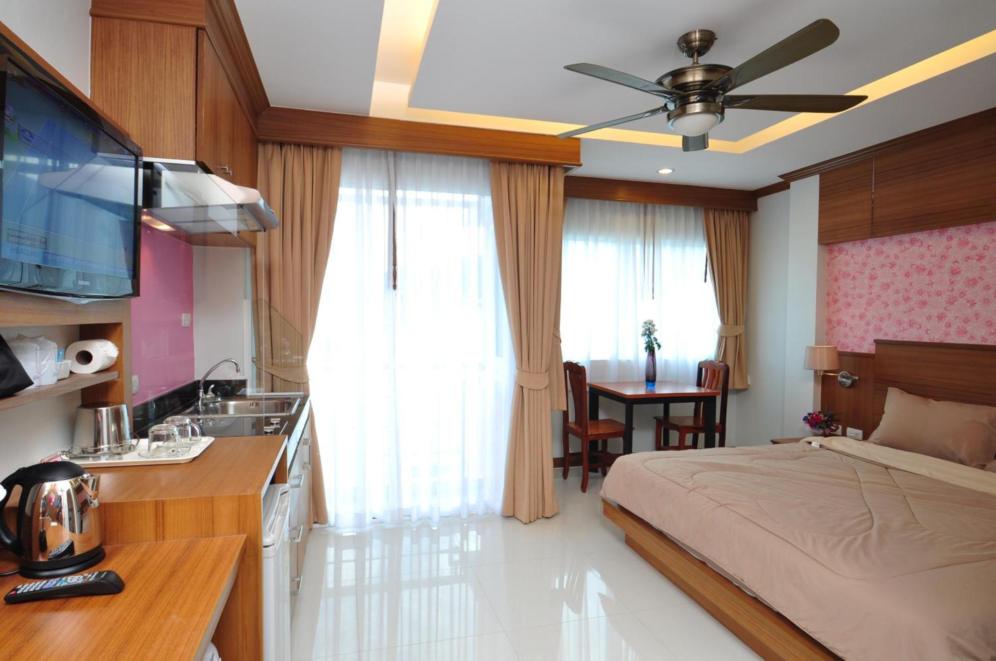 Green Harbor Hotel & Service Apartment Patong Екстер'єр фото