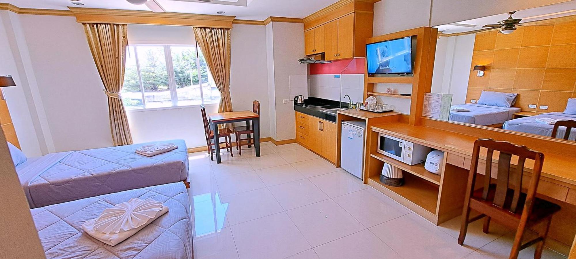 Green Harbor Hotel & Service Apartment Patong Екстер'єр фото