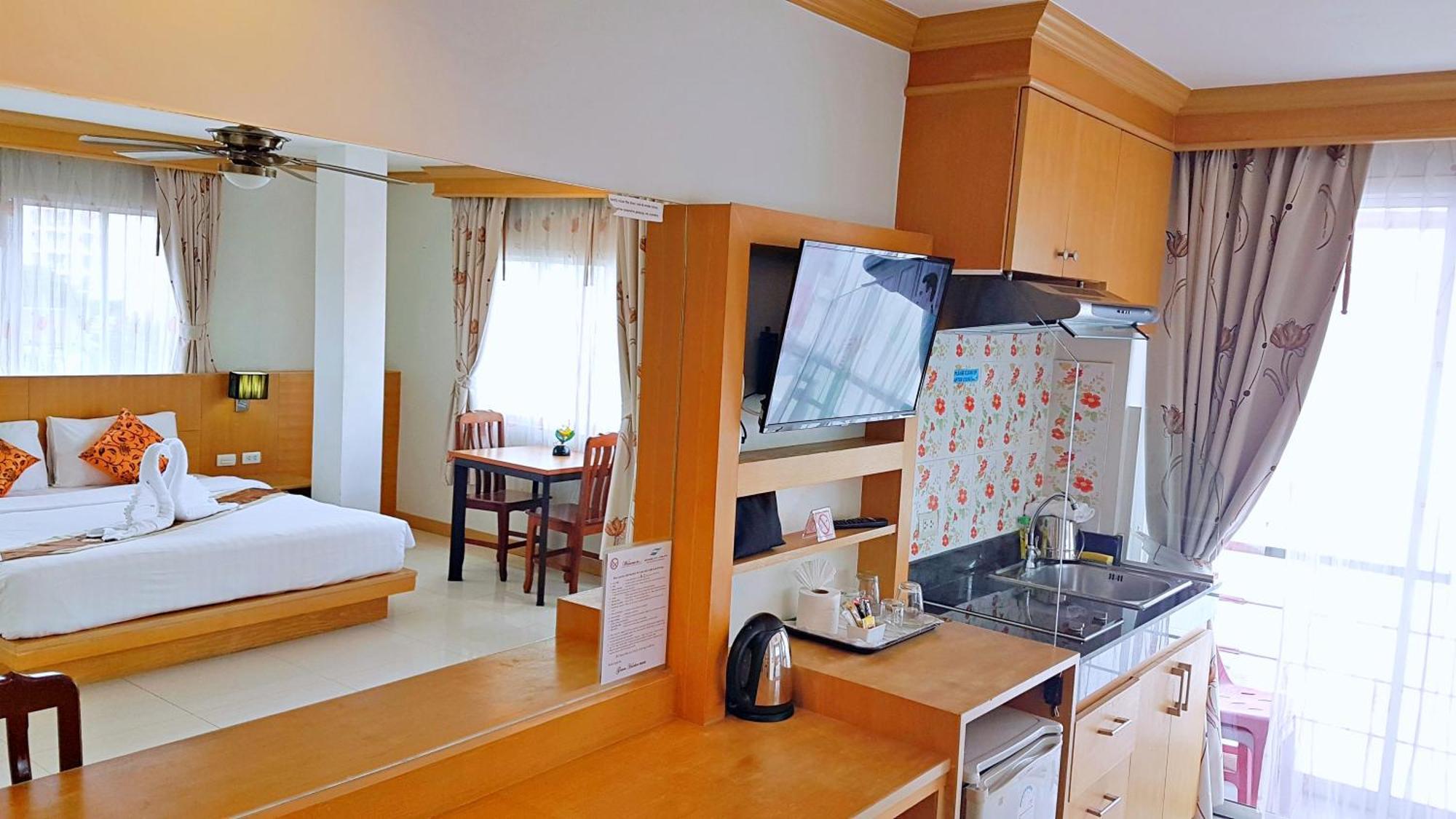 Green Harbor Hotel & Service Apartment Patong Екстер'єр фото